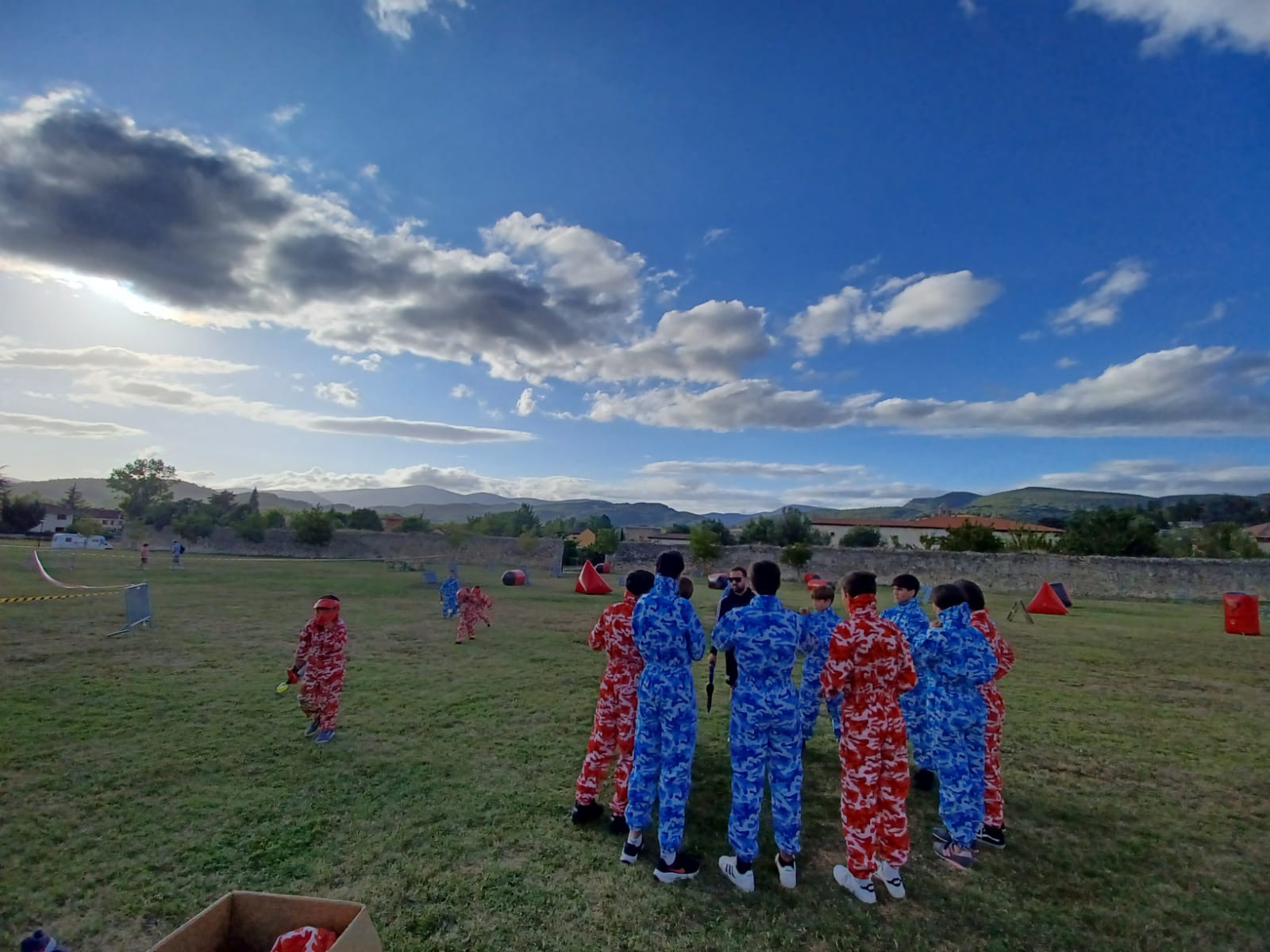 PAINTBALL, UNA APUESTA NOVEDOSA EN EL VALLE DE MENA DESDE EL ÁREA DE JUVENTUD A LA POBLACIÓN GENERAL DEL VALLE DE MENA